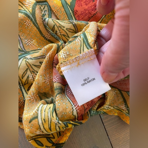 Rose & Olive Floral Yellow Top Size Medium - Picture 7 of 7